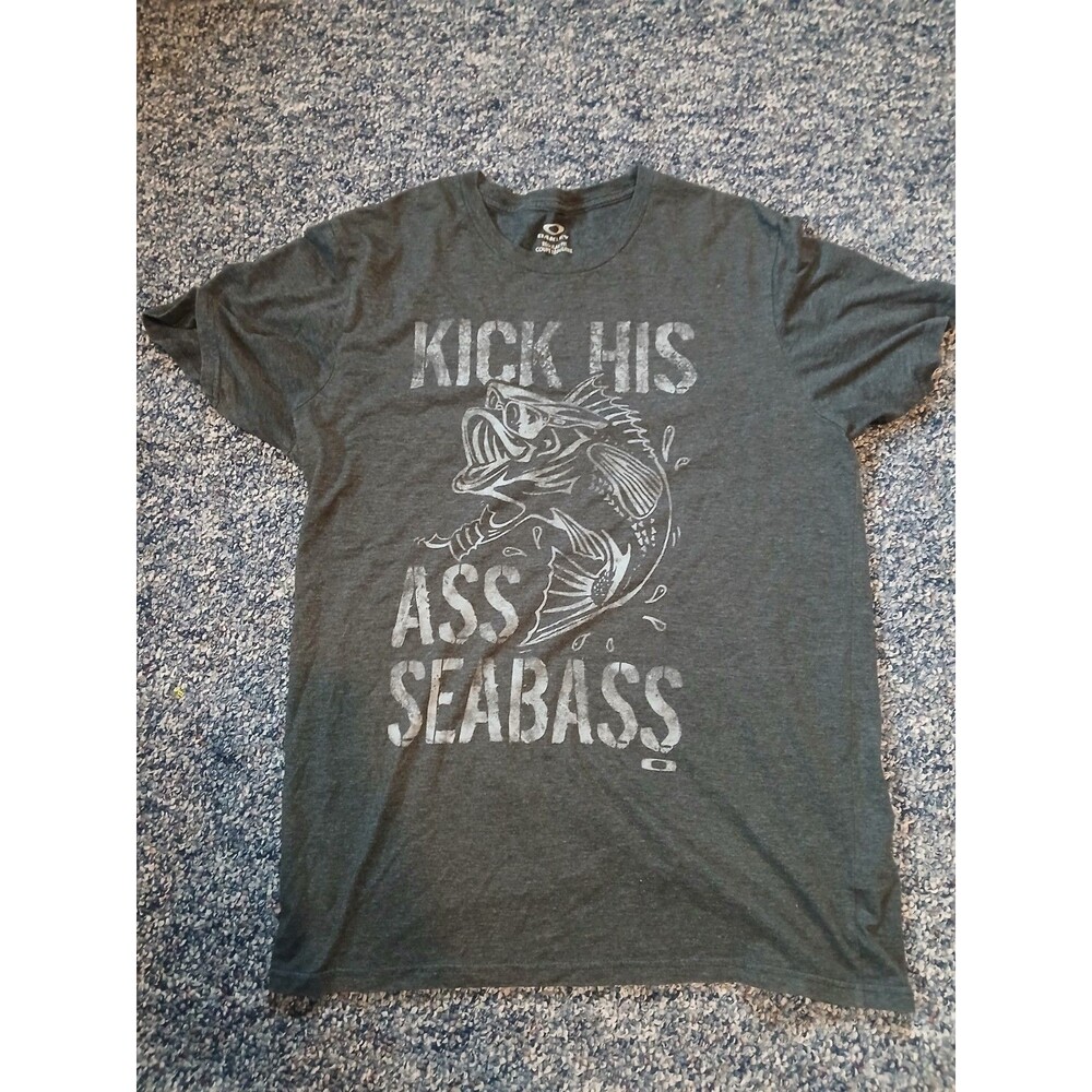 oakley tee shirt sz L kiss his ass seabass
